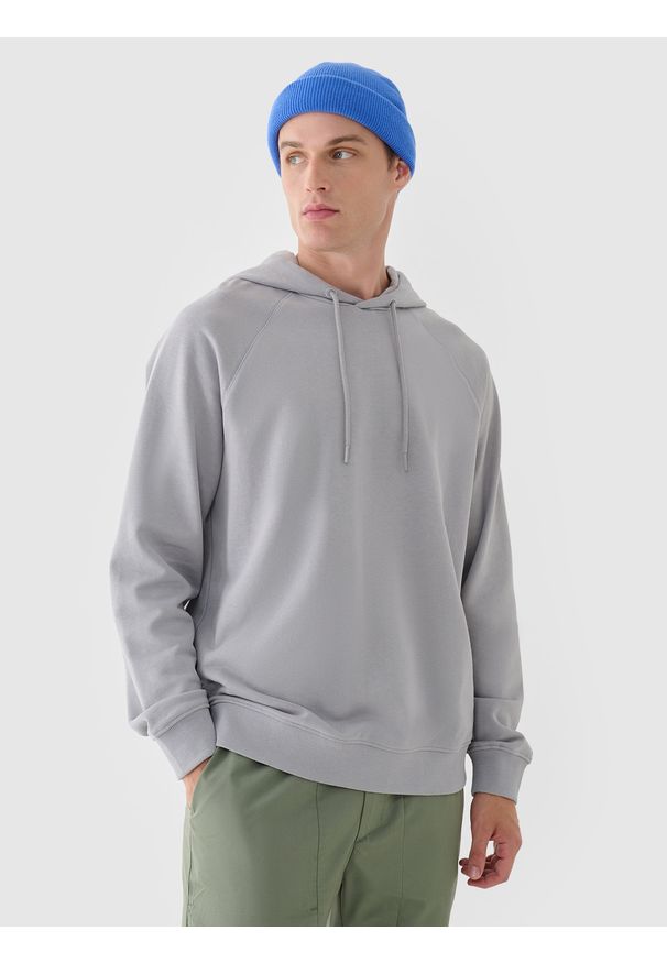 4f - 4F Bluza dresowa nierozpinana z kapturem męska - szara XXL. Okazja: na co dzień. Typ kołnierza: kaptur. Kolor: szary. Materiał: dresówka. Długość rękawa: raglanowy rękaw. Wzór: napisy, nadruk, ze splotem, gładki. Styl: casual, klasyczny, sportowy