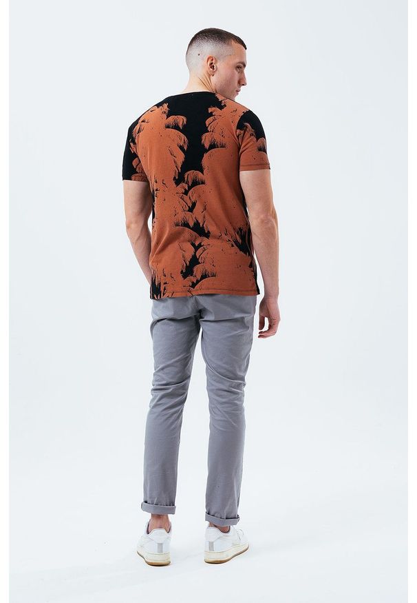 Hype T-shirt bawełniany PALM BRONZE kolor brązowy wzorzysty. Kolor: brązowy. Materiał: bawełna