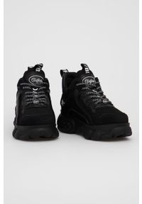 Buffalo Buty Cld Chai 1630424 kolor czarny na platformie. Nosek buta: okrągły. Kolor: czarny. Materiał: guma. Obcas: na platformie #4