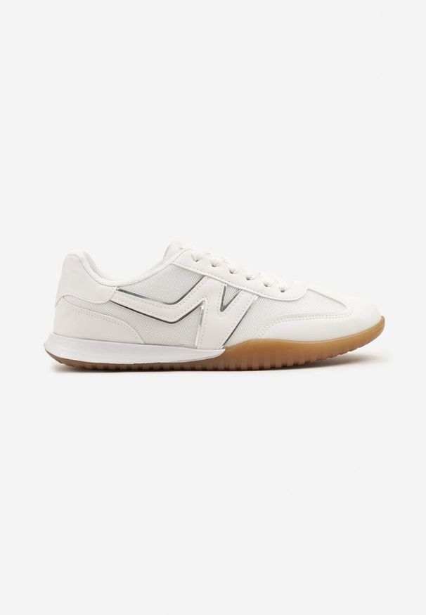 Born2be - Białe Sneakersy w Stylu Kultowych Tenisówek Tultia. Okazja: na co dzień. Kolor: biały. Materiał: jeans. Wzór: aplikacja. Sezon: lato, wiosna