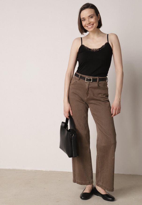 Born2be - Czarny Bawełniany Top na Ramiączkach z Ozdobną Koronką przy Dekolcie Berlisa. Kolor: czarny. Materiał: bawełna, koronka. Długość rękawa: na ramiączkach. Wzór: koronka