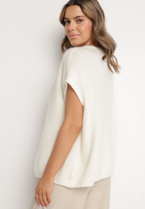 Born2be - Jasnobeżowy Sweter z Bawełną o Kroju Nietoperza Nilanissea. Okazja: na co dzień, na spotkanie biznesowe, do pracy. Kolor: beżowy. Materiał: bawełna. Styl: elegancki, biznesowy, casual