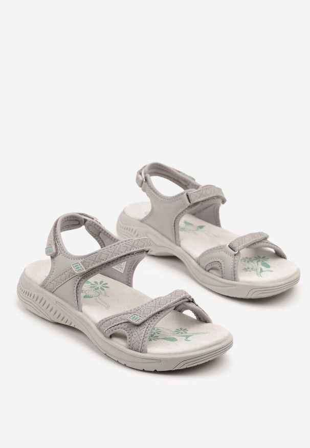Born2be - Szare Sandały w Sportowym Stylu ze Skórzaną Wkładką Sadele. Okazja: na spacer, na co dzień. Zapięcie: rzepy. Kolor: szary. Materiał: skóra. Sezon: lato. Obcas: na obcasie. Styl: sportowy. Wysokość obcasa: niski