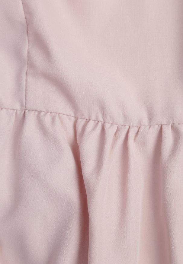 Born2be - Różowa Rozkloszowana Sukienka Midi z Bufiastymi Rękawami i Kwadratowym Dekoltem Ceania. Okazja: na co dzień. Typ kołnierza: dekolt kwadratowy. Kolor: różowy. Wzór: gładki. Typ sukienki: proste. Materiał: tkanina. Sezon: lato. Styl: elegancki, casual. Długość: midi