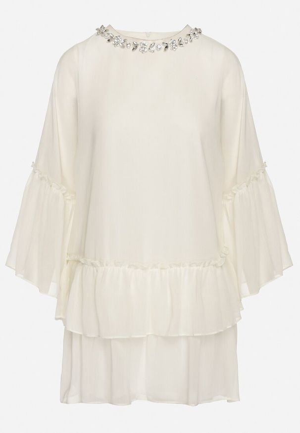 Born2be - Jasnobeżowa Rozkloszowana Sukienka Mini z Dekoltem Ozdobionym Cyrkoniami i Falbanką Stevianta. Kolor: beżowy. Wzór: aplikacja. Długość: mini