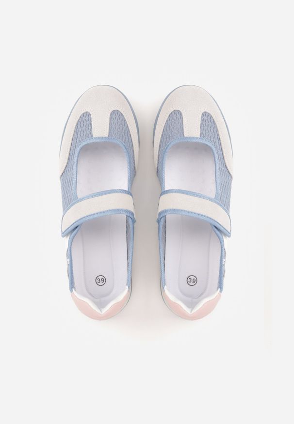 Born2be - Niebieskie Tenisówki w Stylu Balerinek z Napisem Emitanela. Okazja: na co dzień. Zapięcie: rzepy. Kolor: niebieski. Materiał: jeans. Wzór: napisy. Styl: sportowy, casual