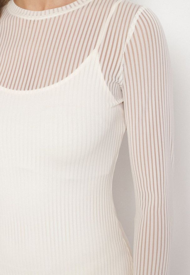 Born2be - Jasnobeżowa Sukienka Siateczkowa w Prążki z Wiskozą Niniria. Okazja: na co dzień. Kolor: beżowy. Materiał: wiskoza. Długość rękawa: na ramiączkach. Wzór: prążki. Typ sukienki: proste. Styl: casual, elegancki