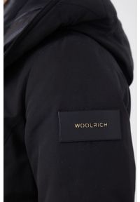 Woolrich Kurtka puchowa damska kolor czarny zimowa. Okazja: na co dzień. Kolor: czarny. Materiał: puch. Sezon: zima. Styl: casual #3