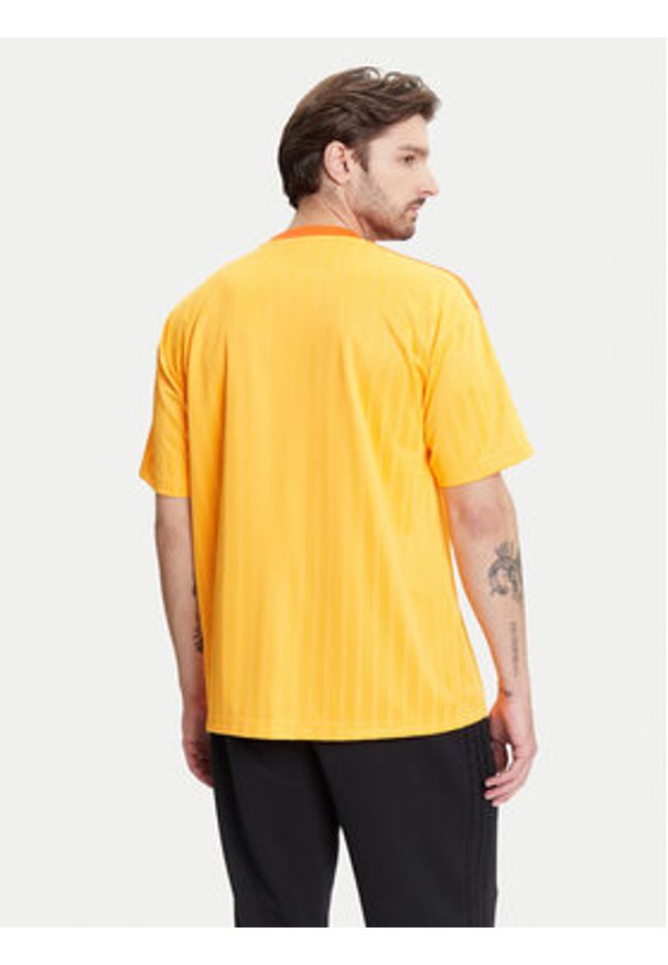 Adidas - adidas T-Shirt adicolor JP1027 Żółty Loose Fit. Kolor: żółty. Materiał: syntetyk