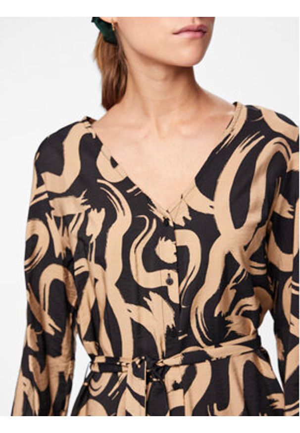 Pieces Sukienka koszulowa Merita 17147634 Beżowy Regular Fit. Kolor: beżowy. Materiał: wiskoza. Typ sukienki: koszulowe