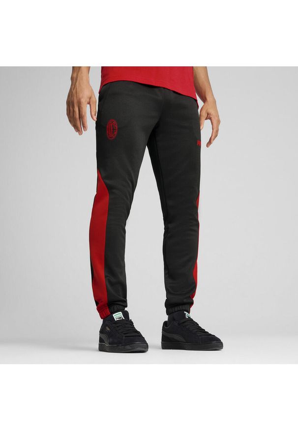 Puma - Męskie spodnie AC Milan ftblNRGY+ PUMA Black For All Time Red. Kolor: czerwony, wielokolorowy, czarny. Materiał: dresówka. Wzór: aplikacja. Sport: piłka nożna