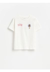 Reserved - T-shirt z nadrukiem na plecach - złamana biel. Materiał: bawełna. Wzór: nadruk #1