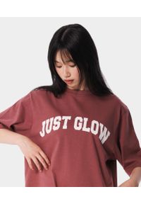 T-shirt dla kobiet sportowy Carpatree Varsity Chic. Kolor: fioletowy, różowy, wielokolorowy. Sport: fitness