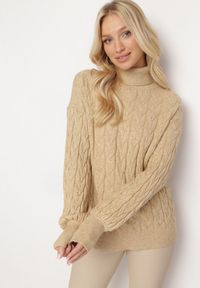 Born2be - Ciemnobeżowy Sweter z Golfem w Warkoczowy Splot ze Ściągaczami Maraiwai. Typ kołnierza: golf. Kolor: beżowy. Wzór: ze splotem. Sezon: jesień #4