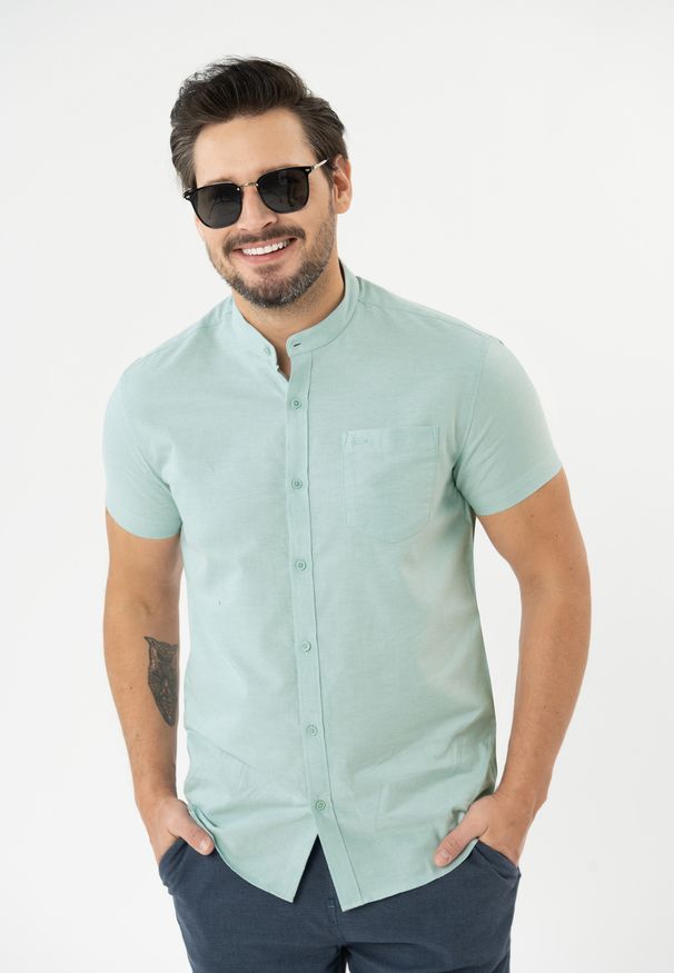 Volcano - Koszula z krótkim rękawem, Regular Fit, C-TRIFO. Typ kołnierza: kołnierzyk stójkowy. Kolekcja: plus size. Kolor: miętowy. Długość: krótkie. Wzór: aplikacja. Materiał: bawełna, materiał. Długość rękawa: krótki rękaw. Sezon: lato. Styl: klasyczny