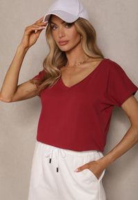 Renee - Bordowy T-shirt z Bawełny z Dekoltem w Serek Linithiela. Okazja: na co dzień. Typ kołnierza: dekolt w serek. Kolor: czerwony. Materiał: bawełna. Styl: casual #5