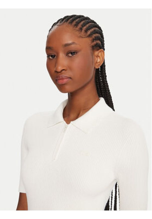 Lacoste Sukienka codzienna EF5803 Écru Regular Fit. Okazja: na co dzień. Materiał: syntetyk. Typ sukienki: proste. Styl: casual