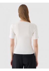 outhorn - T-shirt w prążki damski - złamana biel. Materiał: dzianina, bawełna, elastan, prążkowany, materiał. Wzór: prążki