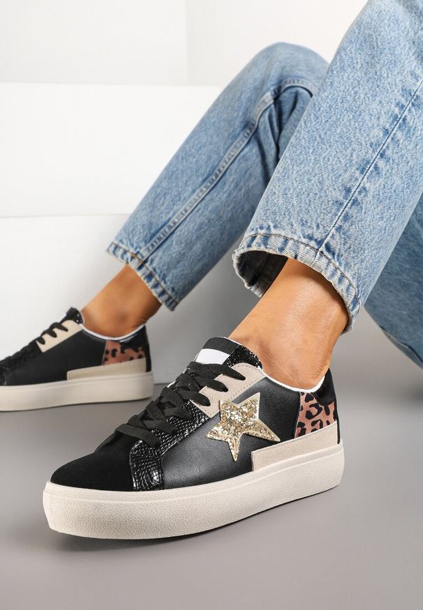 Born2be - Czarne Sneakersy na Grubej Podeszwie Zdobione Brokatem Felthara. Okazja: na co dzień. Kolor: czarny. Materiał: jeans. Wzór: aplikacja. Obcas: na obcasie. Wysokość obcasa: niski