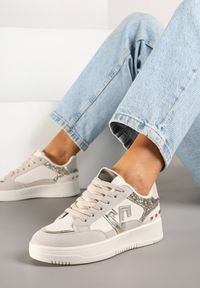 Renee - Beżowe Sneakersy Ozdobione Metalicznymi Aplikacjami i Brokatem Pilliossa. Okazja: na co dzień. Zapięcie: sznurówki. Kolor: beżowy. Materiał: jeans, skóra. Wzór: aplikacja. Obcas: na obcasie. Wysokość obcasa: niski