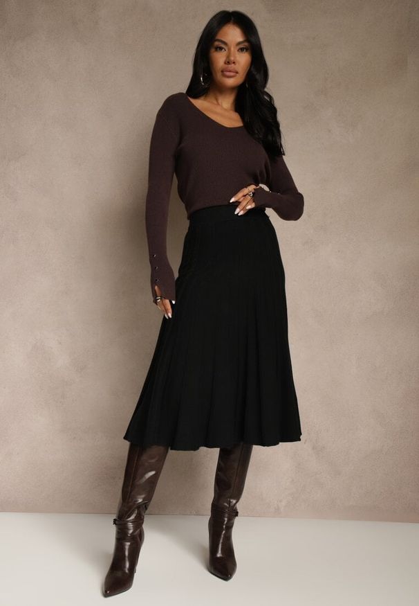 Renee - Czarna Dzianinowa Spódnica Plisowana o Rozkloszowanym Kroju Tuswia. Okazja: na co dzień. Stan: podwyższony. Kolor: czarny. Materiał: dzianina. Wzór: aplikacja. Styl: klasyczny, casual