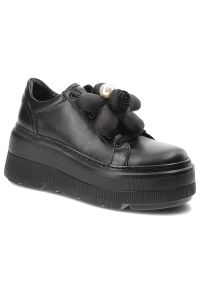 CheBello - Czarne Modne Sneakersy Chebello Eleganckie Obuwie Na Platformie. Okazja: na co dzień. Kolor: czarny. Materiał: jeans, skóra. Wzór: gładki, kwiaty, aplikacja. Obcas: na platformie. Sport: turystyka piesza