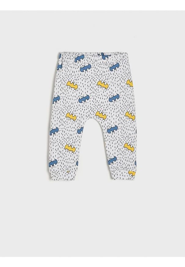 Sinsay - Spodnie haremki Batman - szary. Kolor: szary. Materiał: bawełna, dresówka, dzianina. Wzór: motyw z bajki