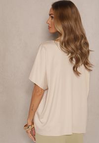 Renee - Beżowy T-shirt z Wiskozą w Stylu Nietoperza Liofala. Okazja: na co dzień. Kolor: beżowy. Materiał: wiskoza. Styl: elegancki, casual #5
