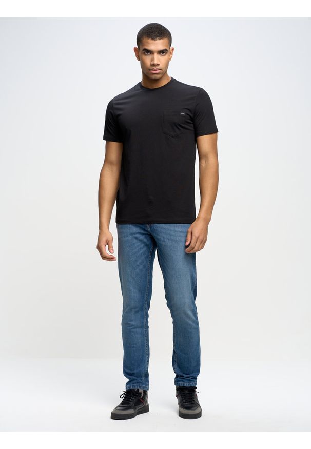Big-Star - Koszulka męska z kieszonką czarna Carbon 906. Okazja: na co dzień. Kolor: czarny. Materiał: bawełna. Wzór: aplikacja. Styl: sportowy, casual, klasyczny