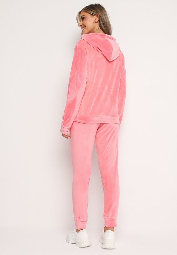 Born2be - Różowy Komplet Dresowy z Bawełną Bluza z Kapturem i Kieszenią Spodnie z Gumką w Talii Quesaria. Kolor: różowy. Materiał: dresówka, bawełna