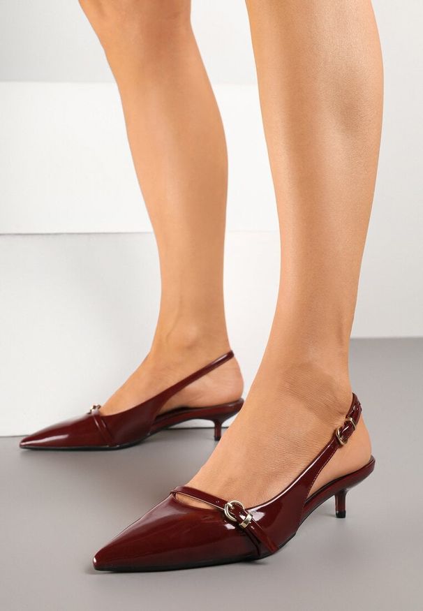 Renee - Bordowe Sandały Vices Slingback na Obcasie z Cienkim Paskiem na Nosku Elozira. Okazja: na co dzień. Zapięcie: pasek. Kolor: czerwony. Materiał: len. Sezon: lato. Obcas: na obcasie. Styl: elegancki, casual. Wysokość obcasa: średni