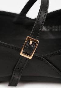 Renee - Czarne Balerinki Vices z Paseczkiem ze Sprzączką i Ozdobnym Przeszyciem Desorila. Okazja: na co dzień. Nosek buta: okrągły. Zapięcie: sprzączka. Kolor: czarny. Sezon: wiosna, lato. Styl: casual, elegancki #9