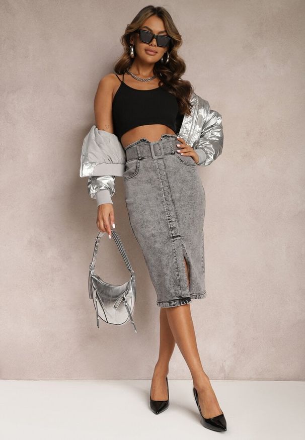 Renee - Szara Jeansowa Spódnica Ołówkowa Midi z Guzikami i Rozcięciem Jackiesa. Kolor: szary. Materiał: jeans