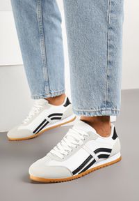 Renee - Białe Sneakersy Klasyczne Tenisówki Zdobione Przeszyciami Ellexia. Zapięcie: sznurówki. Kolor: biały. Materiał: jeans. Wzór: aplikacja. Sezon: wiosna. Obcas: na płaskiej podeszwie