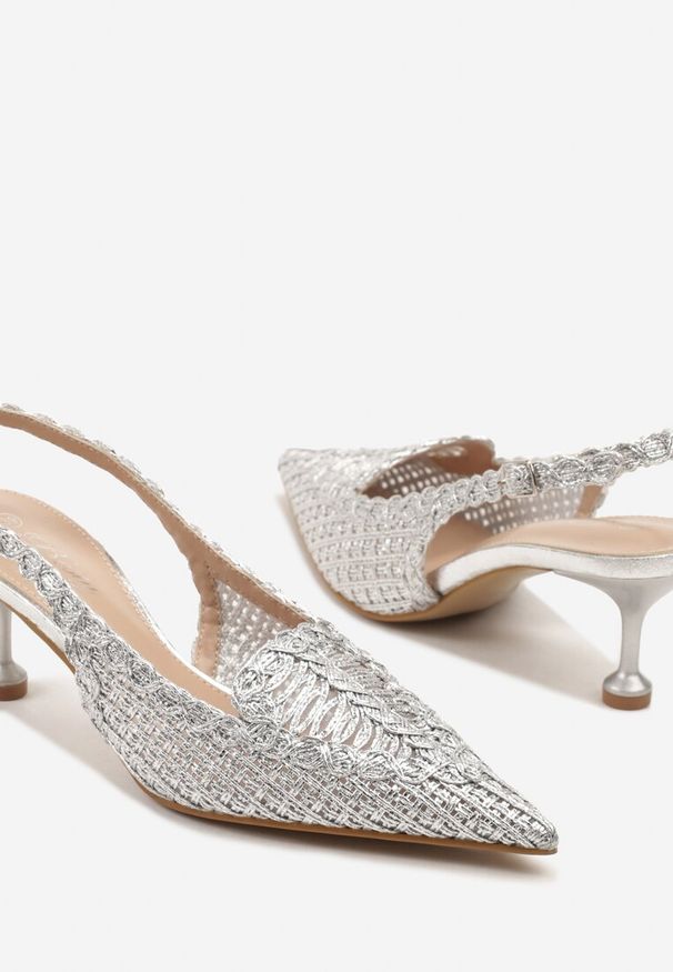 Renee - Srebrne Sandały na Szpilce z Geometrycznym Zdobieniem Typu Slingback Nevonira. Zapięcie: sprzączka. Kolor: srebrny. Wzór: aplikacja, geometria. Obcas: na szpilce. Styl: klasyczny, elegancki