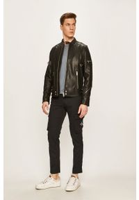 Calvin Klein Jeans - Spodnie. Kolor: czarny. Materiał: tkanina, bawełna, elastan. Wzór: gładki #2