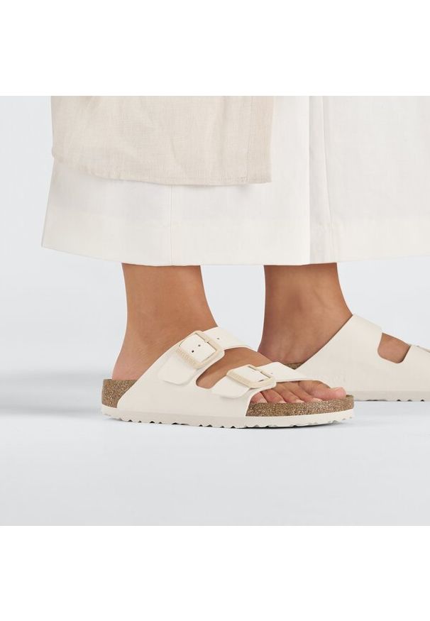 Birkenstock - Klapki damskie BIRKENSTOCK ARIZONA BF EGGSHELL. Kolor: beżowy