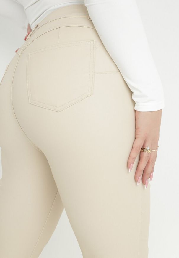 Born2be - Jasnobeżowe Spodnie Skinny Push Up Zami. Kolekcja: plus size. Kolor: beżowy
