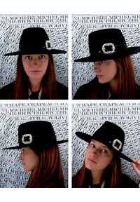 MAISON MICHEL PARIS - Czarny kapelusz ozdobiony jedwabną chustą Kyra. Kolor: czarny. Materiał: jedwab. Wzór: aplikacja #5
