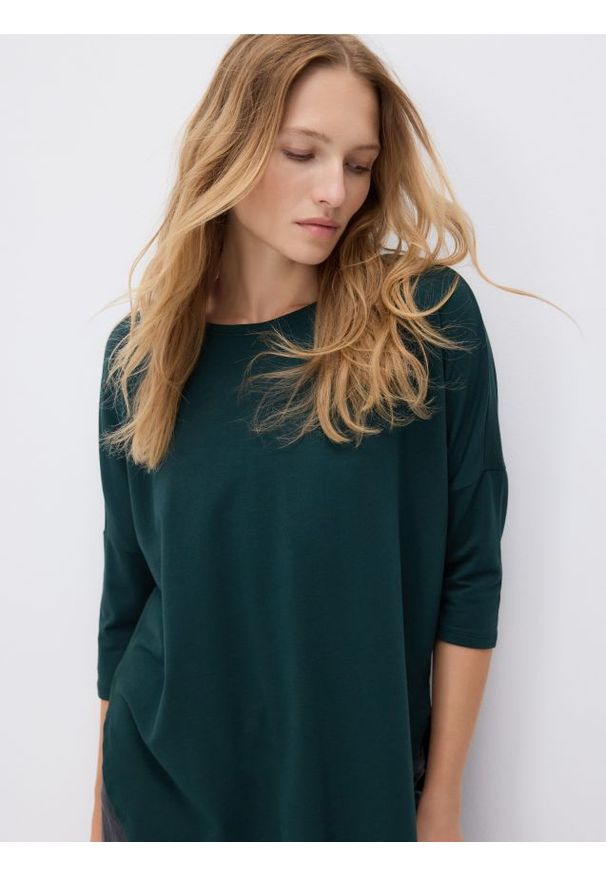 Reserved - Longsleeve z modalem - ciemnozielony. Kolor: zielony. Materiał: dzianina. Długość rękawa: długi rękaw
