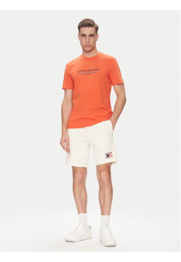 TOMMY HILFIGER - Tommy Hilfiger Szorty sportowe American MW0MW39862 Écru Regular Fit. Materiał: bawełna. Styl: sportowy