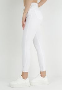 Born2be - Białe Spodnie Skinny Nyryore. Kolor: biały. Styl: elegancki #5