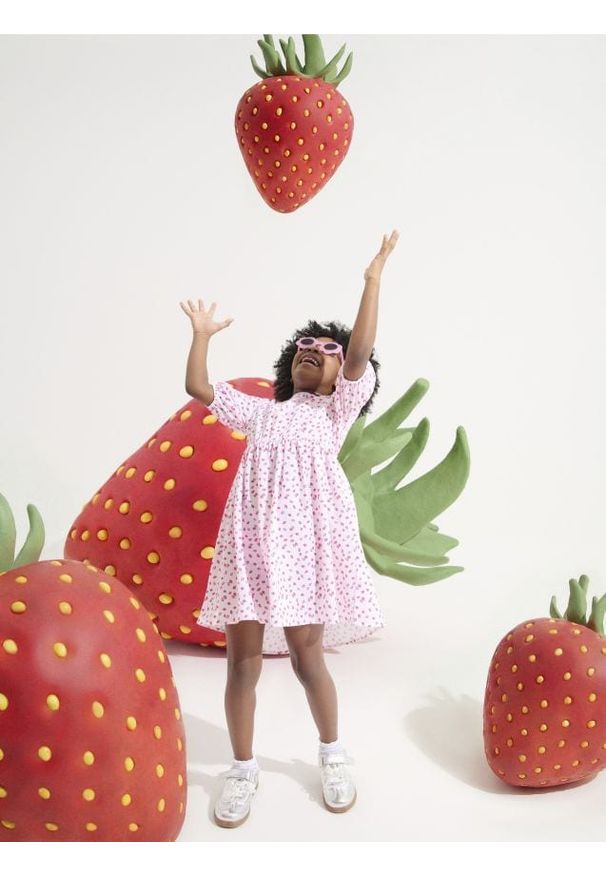 Sinsay - Sukienka babydoll ze wzorem - kremowy. Kolor: kremowy