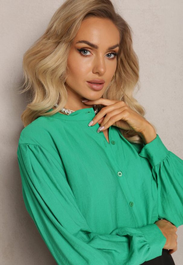 Renee - Zielona Koszula Zapinana z Plisowanym Rękawem Marela. Kolor: zielony