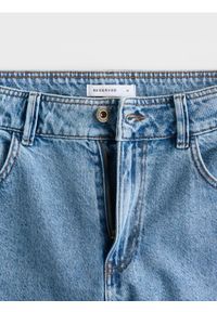 Reserved - Jeansy carrot z efektem sprania - niebieski. Kolor: niebieski #1
