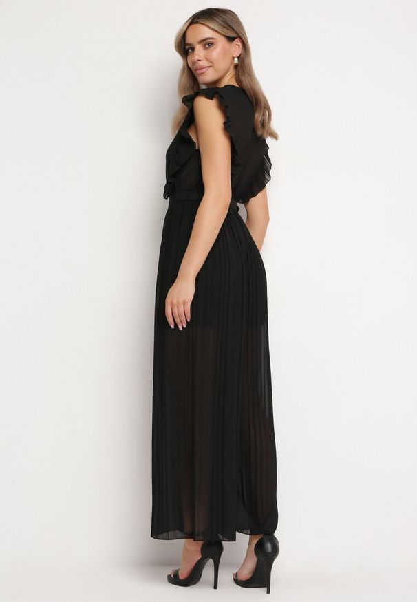 Born2be - Czarny Plisowany Kombinezon z Szerokimi Nogawkami i Wiązanym Paskiem Audra. Okazja: na co dzień. Kolor: czarny. Sezon: wiosna, lato. Styl: casual, elegancki