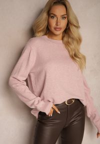Renee - Jasnoróżowy Sweter o Klasycznym Kroju z Wełną Mairissa. Okazja: na spotkanie biznesowe, na co dzień, na spacer. Kolor: różowy. Materiał: wełna. Styl: klasyczny #4