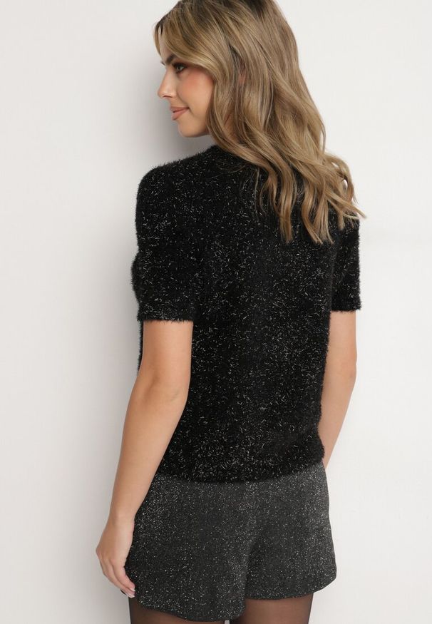 Born2be - Czarna Klasyczna Bluzka z Wiskozą i Metaliczną Nitką Sanathia. Okazja: na spotkanie biznesowe. Kolor: czarny. Materiał: wiskoza. Długość rękawa: krótki rękaw. Długość: krótkie. Styl: klasyczny