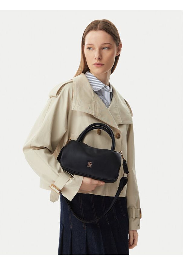 TOMMY HILFIGER - Tommy Hilfiger Torebka Th Logotape Mini Satchel AW0AW18743 Czarny. Kolor: czarny. Materiał: skórzane