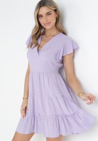 Born2be - Fioletowa Gładka Sukienka Mini Taliowana z Falbankami Wokół Ramion Zynnas. Typ kołnierza: kołnierz z falbankami. Kolor: fioletowy. Wzór: gładki. Sezon: lato. Długość: mini #1